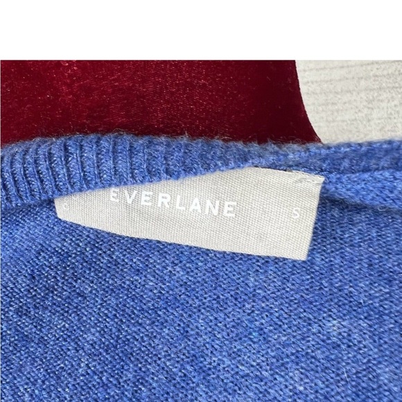 Everlane 100% Cashmere V-neck Sweater - Picture 4 of 5